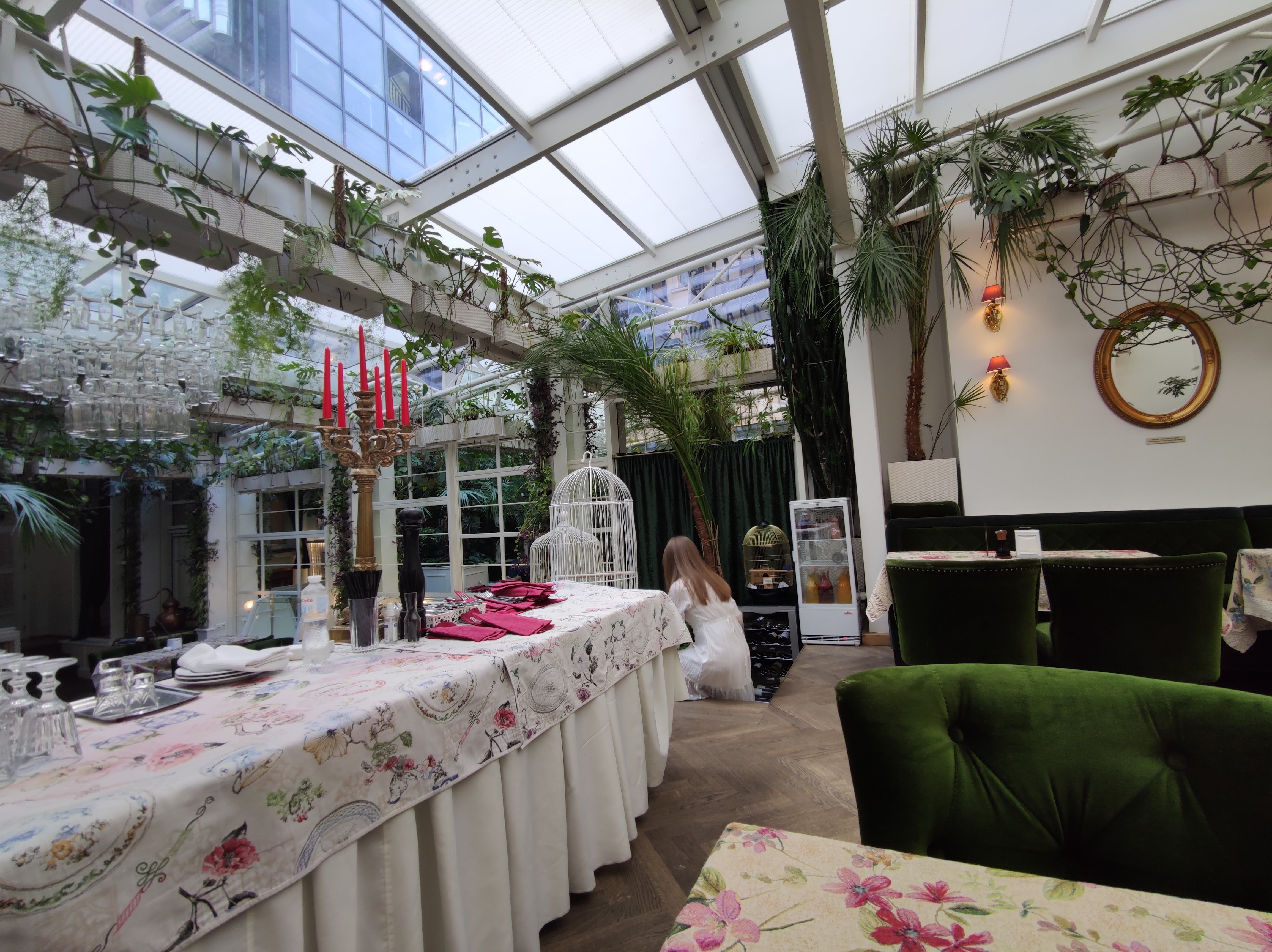 ������-�������