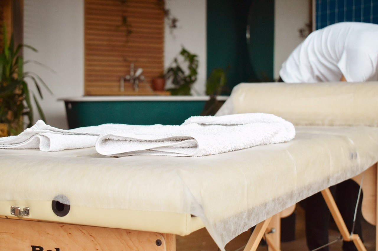 масажний стіл